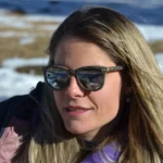 Lunettes de soleil en bois écologique Douglas, parfaites pour un look tendance, alliant confort, résistance et respect de l’environnement.