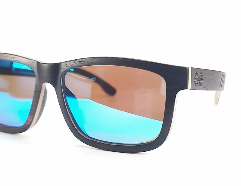 Lunettes Martin Black en bois d'ébène avec monture élégante, parfaites pour visages ovales ou ronds.