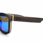 Détail des lunettes Martin Black en ébène, élégance intemporelle pour homme, protection UV400 cat. 3.