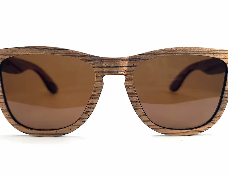 Lunettes de soleil bois raider : Accessoire mixte idéal pour un look classique et polyvalent.