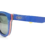 Lunettes écoresponsables San Francisco Blue, fabriquées artisanalement à partir de planches de skateboard recyclées.
