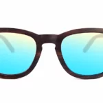 Lunettes de soleil Douglas Bleue en bois de palissandre noir, design Wayfarer intemporel, verres polarisés UV400 pour protection maximale.