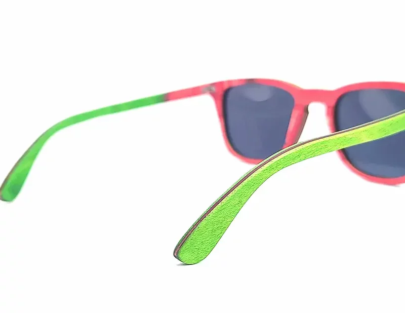 Lunettes écologiques San Diego en skateboard recyclé, un choix durable et unique.