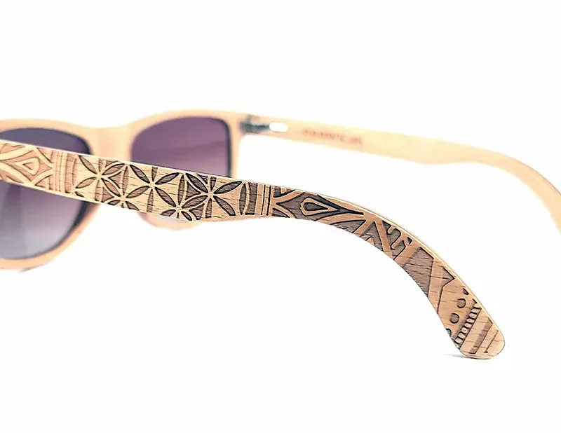 Monture légère Austin Brown en bois d'érable, idéale pour les visages ronds et ovales, style intemporel et tendance.