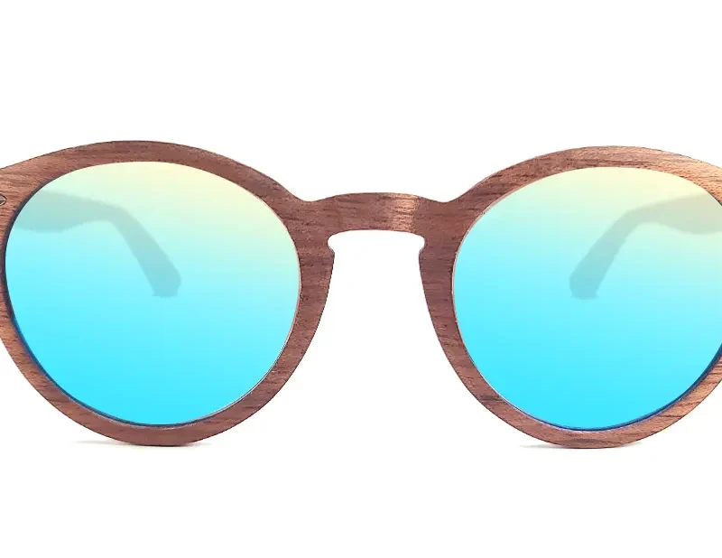 Verres miroitants bleu et violet des lunettes Harisson Blue offrant une haute protection solaire.