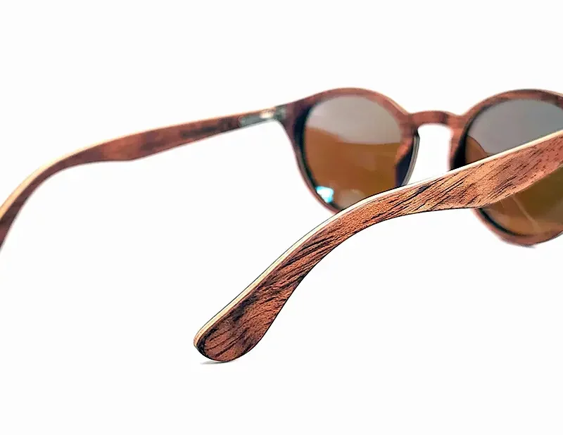 Monture légère en noyer et ébène des lunettes Harisson Blue.