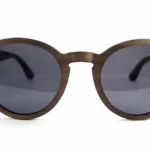 Lunettes Harrisson Grey en bois de noyer avec monture pantos élégante.