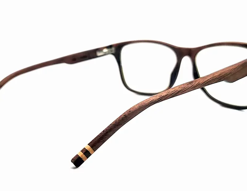 Prise de vue des lunette en bois Kea