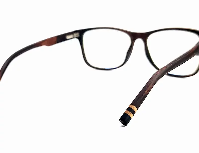 Prise de vue coté arrière de la lunette en bois optique Tinos