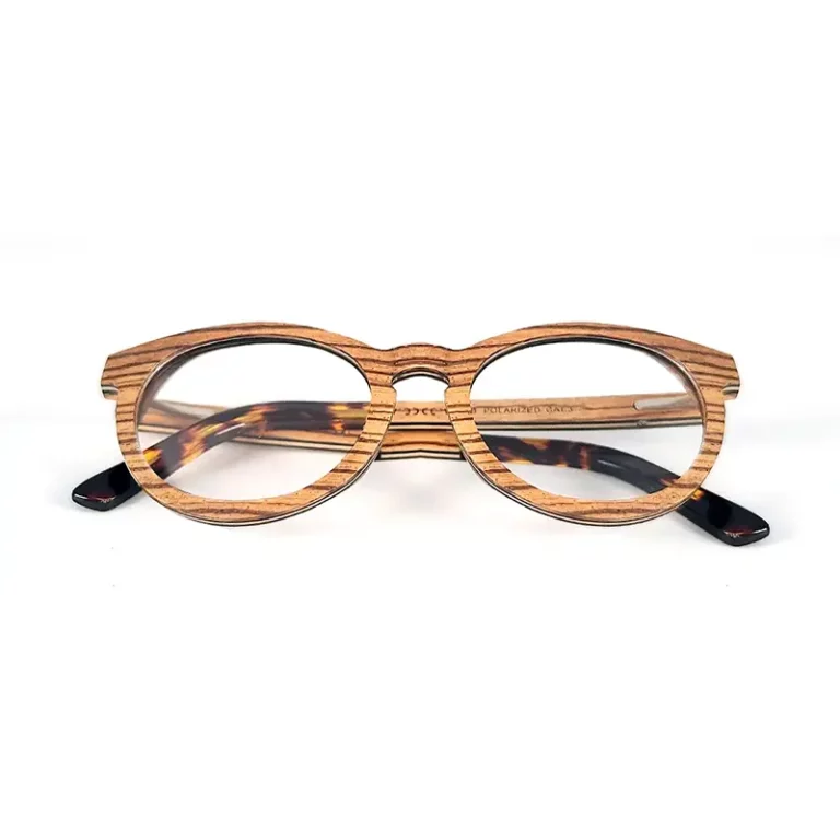 Découvrez les lunettes Eris en Zébrano—élégance et confort. Commandez maintenant et affirmez votre style avec une touche unique !