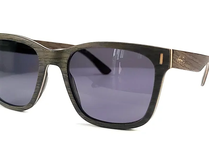 Lunettes de soleil carrées en bois de chêne Curtis Grey fabrication artisanale