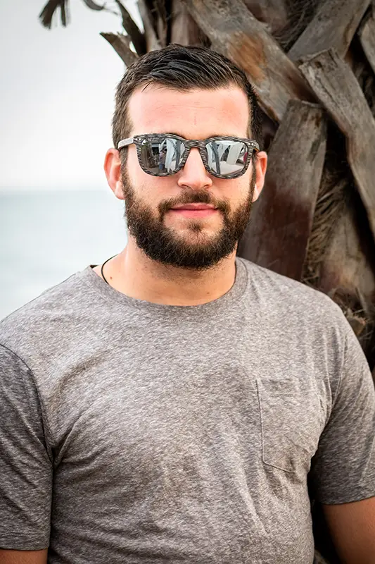 lunettes de soleil en bois de palmier