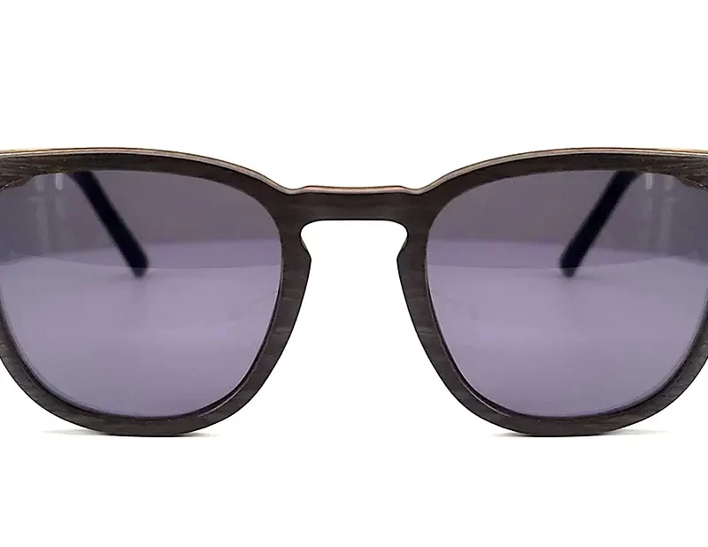 Création de lunettes de soleil en bois Falcon