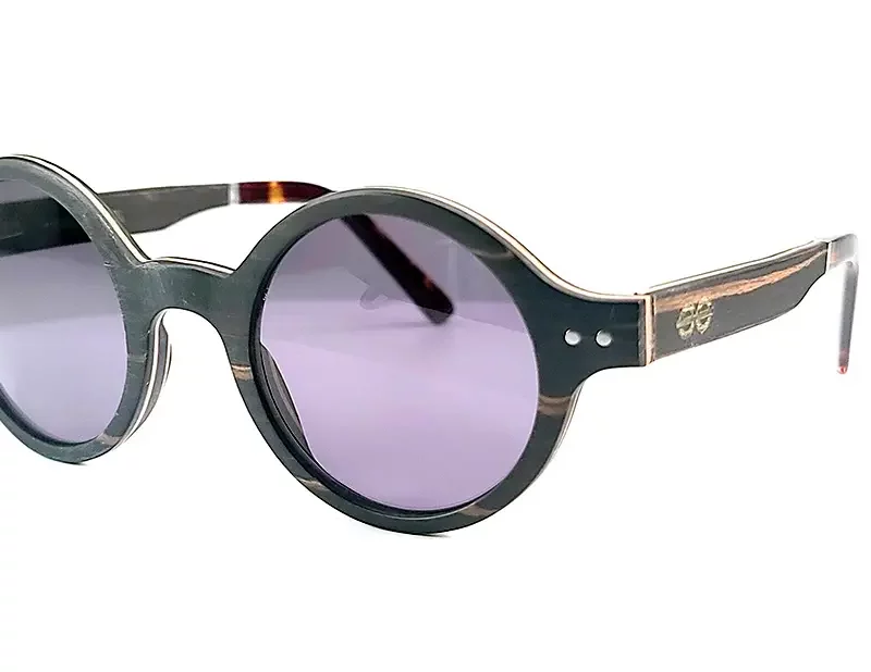 Prise de vue des lunettes en bois de soleil John