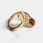 Zoom sur la perle en bois d’amarante de la bague ginkgo doré Amarante Luna