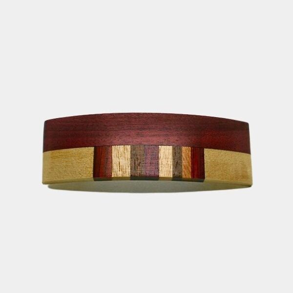 Barrette artisanale en bois multicolore avec attache solide, fabriquée à partir de matières naturelles.