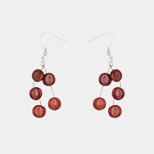 Boucles d'oreilles artisanales en bois d'acajou Xenia avec perles et fil en lin.