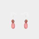 Boucles d'oreilles en bois bicolore Sylvia avec perles rondes et ovales en amarante et acajou.