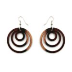 Boucles d'oreilles en bois Fabiene, artisanales et respectueuses de l'environnement, avec un design en spirale unique de 40 mm.