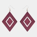 Boucles d’oreilles Margot en bois d'amarante avec deux losanges indépendants de tailles différentes, fermoir crochet argenté.