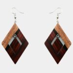 Boucles d'oreilles duo bois Margot artisanales en palissandre, design unique avec perles losanges et fermoir crochet argenté.
