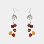 Boucles d'oreilles élégantes et colorées, parfaites pour compléter les tenues printemps-été, réalisées dans une démarche éco-friendly.