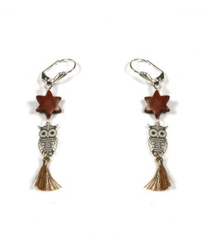 Boucles d'oreilles élégantes avec pendentif en forme de chouette et perle en bois précieux d'amarante.