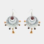 Boucles en bois multicolore avec filigrane créole et perles en essence d’amarante.