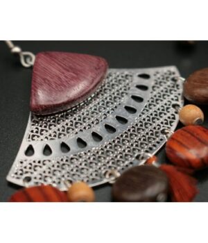 Boucles d'oreilles multicolores motif tribal en bois et filigrane argenté