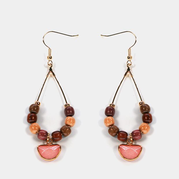 Paire de boucles d'oreilles artisanales en bois d'amarante, mûrier, néflier et palissandre avec quartz rose