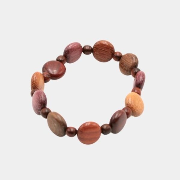 Bracelet en bois multibois Catherina, orné de perles plates et rondes, alliant élégance et nature en un seul accessoire tendance.