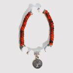 Bracelet arbre de vie Isaura avec pierres howlite blanches et perles en bois multicolore, sur fil élastique solide.