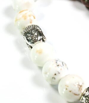 Bracelet bouddha Howlite Alenzo avec des perles en bois d'acajou et des pierres howlite blanches.