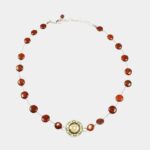 Collier en bois d'acajou avec cabochon en verre jaune