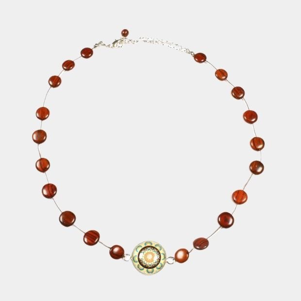 Collier en bois d'acajou avec cabochon en verre jaune