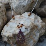 Collier artisanal multicolore en Amarante, Néflier, Palissandre et Mûrier.