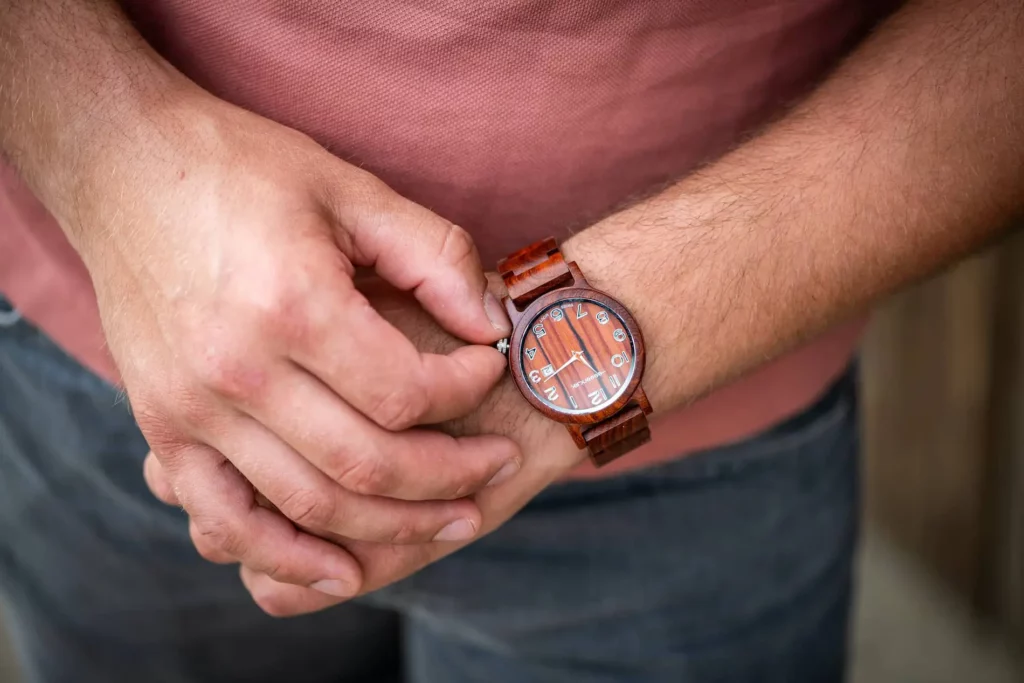 Montre en bois homme London en Palissandre avec boîtier de 42mm - Résistance et durabilité.