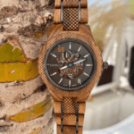 Montre en bois automatique Jones avec boîtier en noyer et cadran squelette