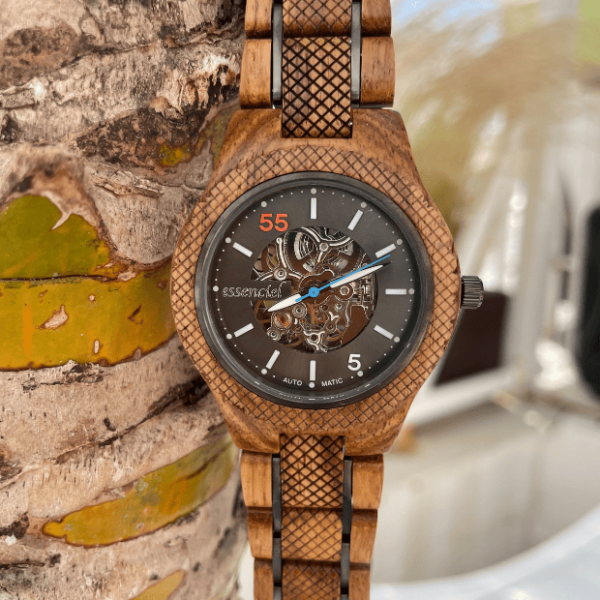 Montre en bois automatique Jones avec boîtier en noyer et cadran squelette