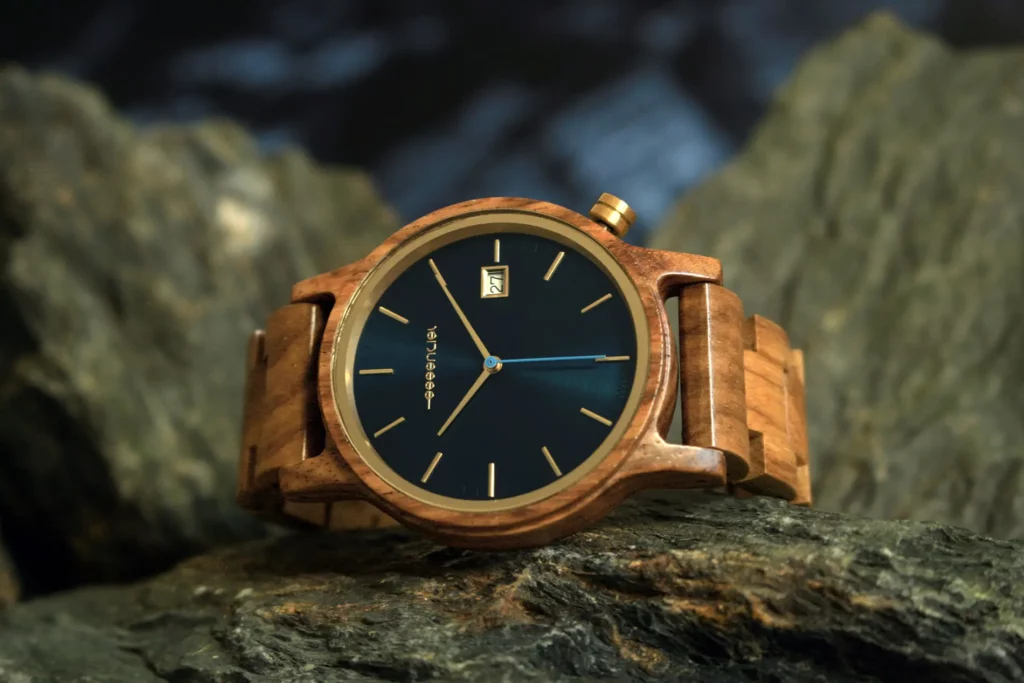 Montre en bois de noyer pour homme Pegasus avec cadran bleu nuit