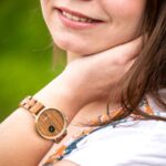 Montre en bois de noyer et boîtier or Paris by Essenciel