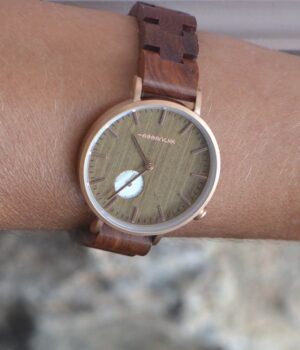 Montre citadine en bois de noyer - Confort et légèreté exceptionnels