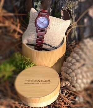 Détail du bois d’Amarante de la montre femme Pearl, couleur violette naturelle