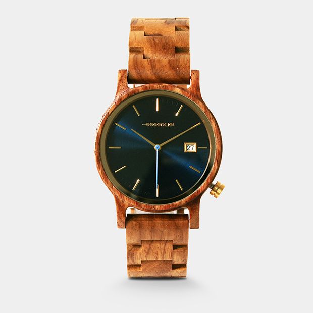 Détails dorés sur cadran de la montre Pegasus en bois de noyer