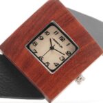 Montre palissandre cuir noir Square – élégance et confort. Commandez maintenant et obtenez une boîte gratuite avec votre montre !