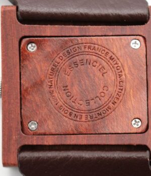 Profitez de l'élégance naturelle avec notre montre en bois et cuir Square. Livraison gratuite! Ajoutez au panier aujourd'hui.