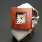 Découvrez l'élégance de la montre femme en bois blanc Square. Livraison rapide et gratuite. Ajoutez-la à votre collection dès maintenant !