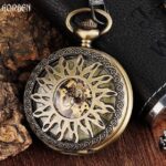 Découvrez le charme intemporel de la montre Soleila, un bijou qui allie élégance et sophistication pour toutes les occasions.