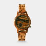 Bracelet en bois avec fermoir double sécurité sur la montre Verso