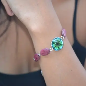 Bracelet en bois d'amarante et d'un cabochon étoile en verre de couleur verte